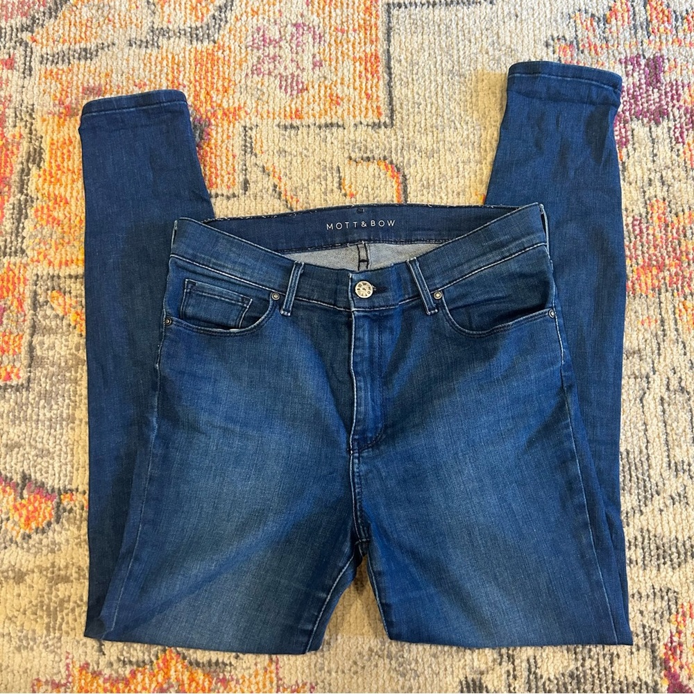Mott & Bow jeans, size 29, high rise skinny jeans.